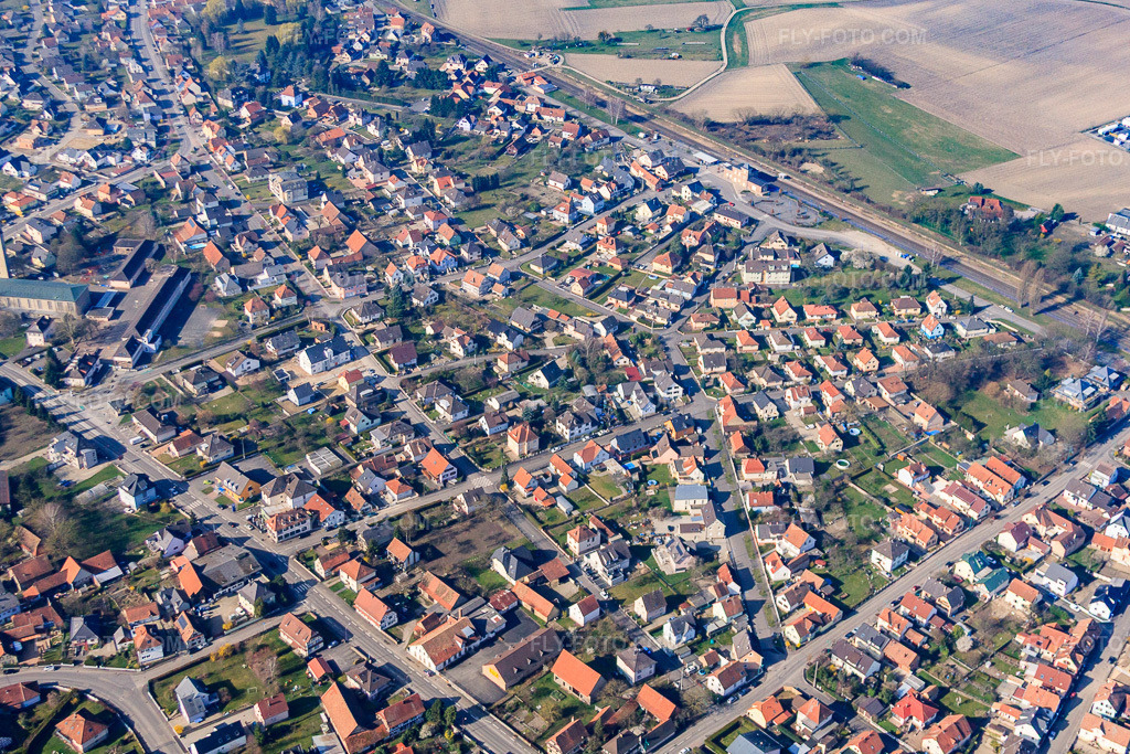 Aerial view: View of the town from the southeast in Gambsheim in the state Bas-Rhin, France.Photo: IMG_62889.jpg taken on 03/09/2014 by Werner Riehm/FLY-FOTO.comResolution of the original: 4617 x 3078 px