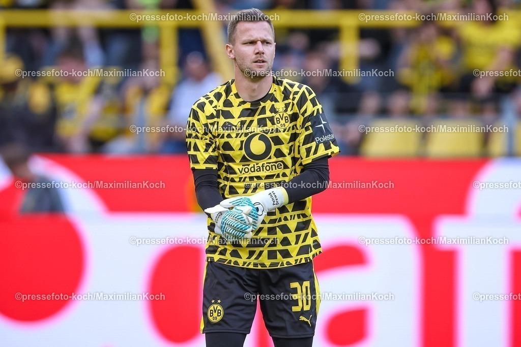 BVB10082500039 | 10.08.2025, Fußball, Borussia Dortmund - Juventus Turin, Testspiel, Signal Iduna Park, Saison 2025 2026: Torwart Patrick Drewes&nbsp;(BVB #30)   DFB regulations prohibit any use of photographs as image sequences and or quasi-video.