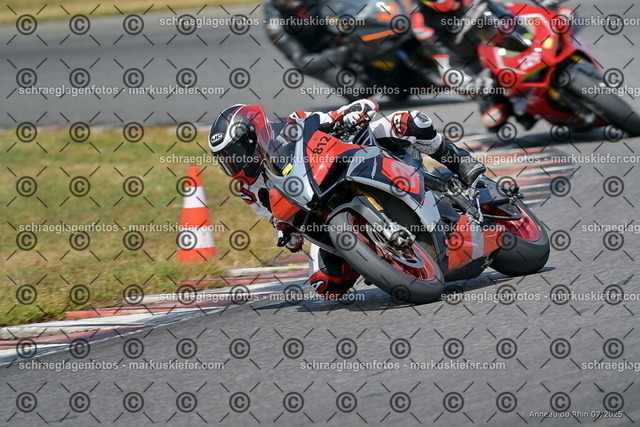 25bt04-1713 | markuskiefer.com - Realisiert mit Pictrs.com