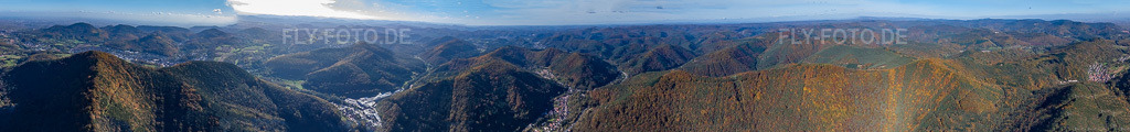Luftbild: Pfalzpanorama Queichtal nach Westen in Rinnthal im Bundesland Rheinland-Pfalz in Deutschland. Foto: IMG_34745-Pano.jpg vom 26.10.2010 durch Werner Riehm/FLY-FOTO.deAuflösung des Originals: 36874 x 4339 px
