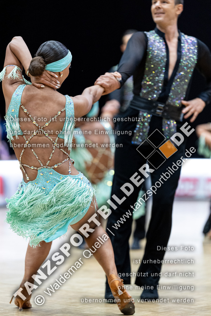 20240113-11295 | Hier finden Sie Tanz Bilder vom Latein und Standard Formationen tanzen. Sportbilder vom Tanzsport. Schöne Fotos und von Weltmeisterschaft, Europameisterschaft, Bundesliga, Regionalliga, Oberliga und Landesliga sowie von GOC Stuttgart, DanceComp, WM Bremen