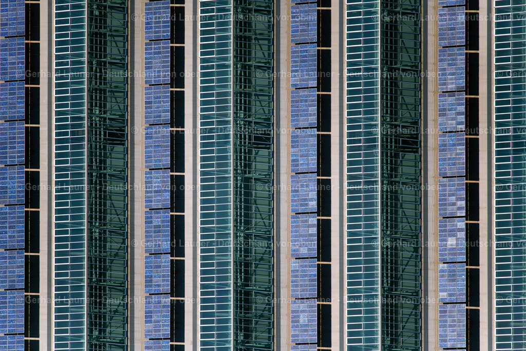 4021251 | Terminal 2, Flughafen München „Franz Josef Strauß“ (IATA-Code: MUC, ICAO-Code: EDDM) ist der Verkehrsflughafen der bayerischen Landeshauptstadt München. Er liegt im Gebiet der Landkreise Erding und Freising in Bayern