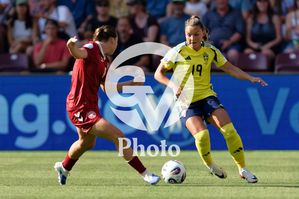 Denmark v Sweden - UEFA Women's EURO 2025 Group C | GENEVA, SWITZERLAND - JULY 4: Johanna Rytting Kaneryd of Sweden (R)  and Emma Snerle of Denmark (L)  fight for possession  during the UEFA Womens EURO 2025 Group C match between Denmark and Sweden at Stade de Geneve on July 4, 2025 in Geneva, Switzerland. (Photo by Giuseppe Velletri/Sports Press Photo/Getty Images)