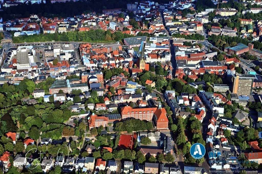 Luftbild Flensburg, Suedergraben, Landgericht, Auguste-Viktoria-Schule | Entdecken Sie atemberaubende Luftbilder und Fotografien auf airwatch.de - Tauchen Sie ein in eine Welt voller faszinierender Aufnahmen aus der Vogelperspektive.