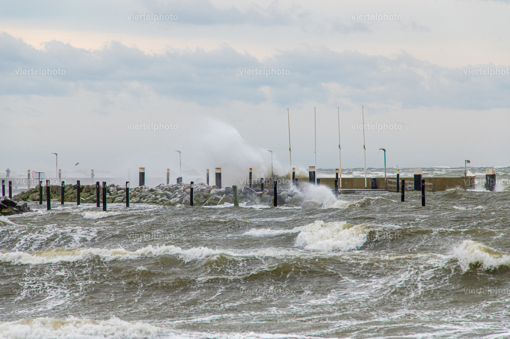 Strande Hafensturm | Februar 2021 im Hafen von Strande - Realisiert mit Pictrs.com