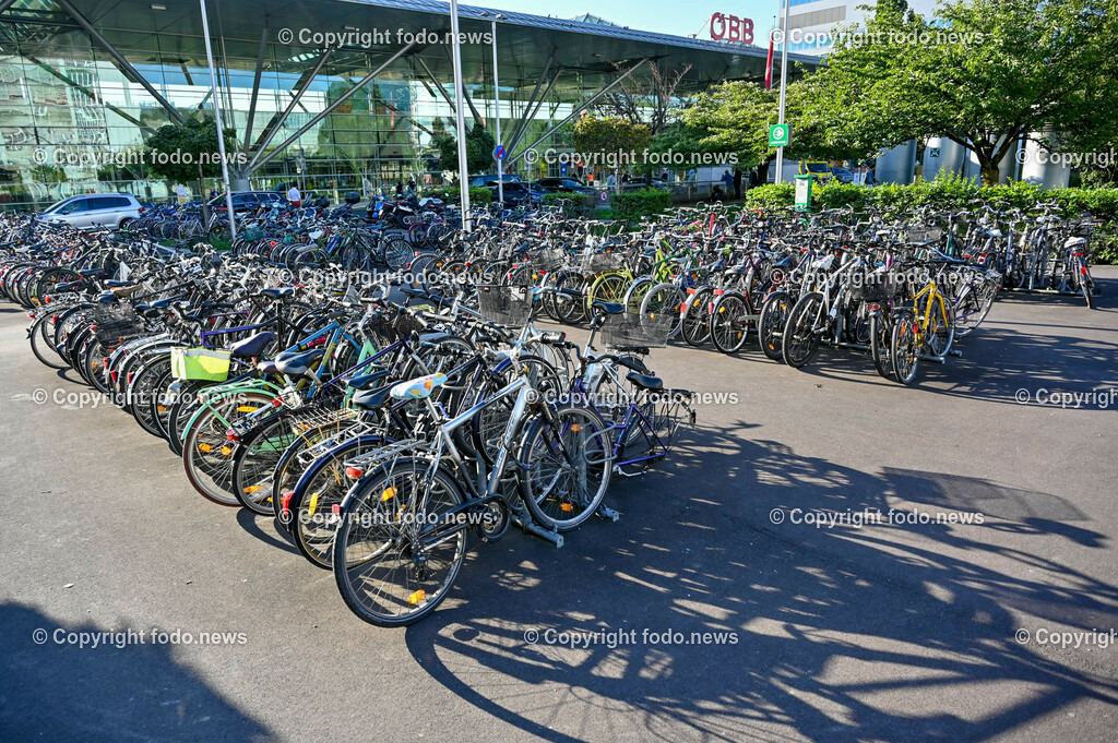 Hauptbahnhof Linz_ Fahrraeder_ 06.09.2023-1 | 06.09.2023, Hauptbahnhof Linz, AUT, Fahrraeder, Fahrräder, im Bild Abstellplatz fuer Fahrraeder am Hauptbahnhof Linz