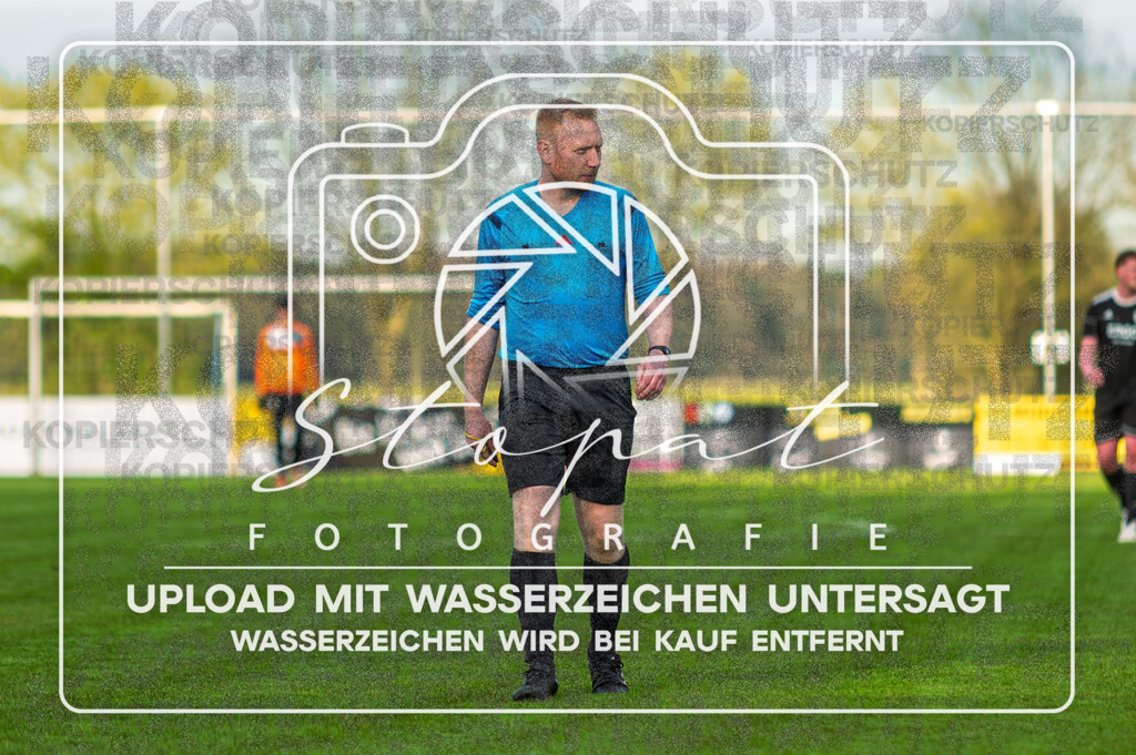 FGFSSGN-1019 | David Grabowski (Schiedsrichter) beim Herren 3. Kreisklasse HK Spiel zwischen FG Fulde-Stellichte II und SG Nordheide III im Fulder Zentralstadion, Fulde (Simon Paul Stopat) - Realisiert mit Pictrs.com