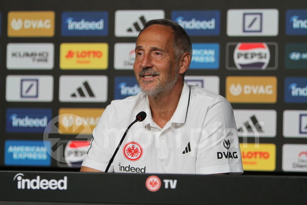 Adi Hütter * Trainer Eintracht Frankfurt kam zu spät zur PK | Online-Shop | monipfaff.de - Realisiert mit Pictrs.com