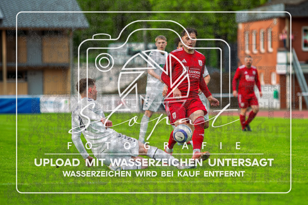 Bezirksliga Herren LG - TV Jahn Schneverdingen II vs. Buchholzer FC | Torben Schierbeck (Buchholzer FC #4), Niklas Goelitzer (TV Jahn Schneverdingen II #10); Bezirksliga Herren LG - TV Jahn Schneverdingen II vs. Buchholzer FC am 15.05.26 in Osterwald-Stadion, Schneverdingen - Realisiert mit Pictrs.com