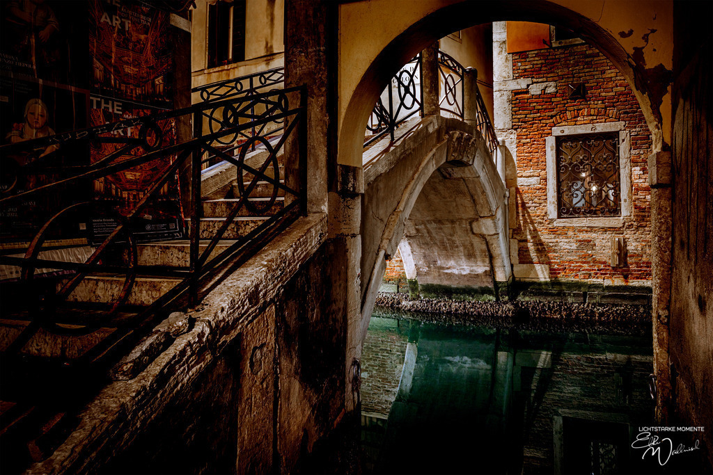 20220309-230448 ITALIEN-Venedig_043-1 Kopie | Herzlich willkommen auf meiner Seite! Ich bin Elke Wallnisch, Deine Fotografin für lichtstarke Momente. Der Name steht für alles, was mich mit der Fotografie verbindet: Das Licht und seine machtvolle Wirkung auf eine Situation oder unsere Stimmung - Realisiert mit Pictrs.com