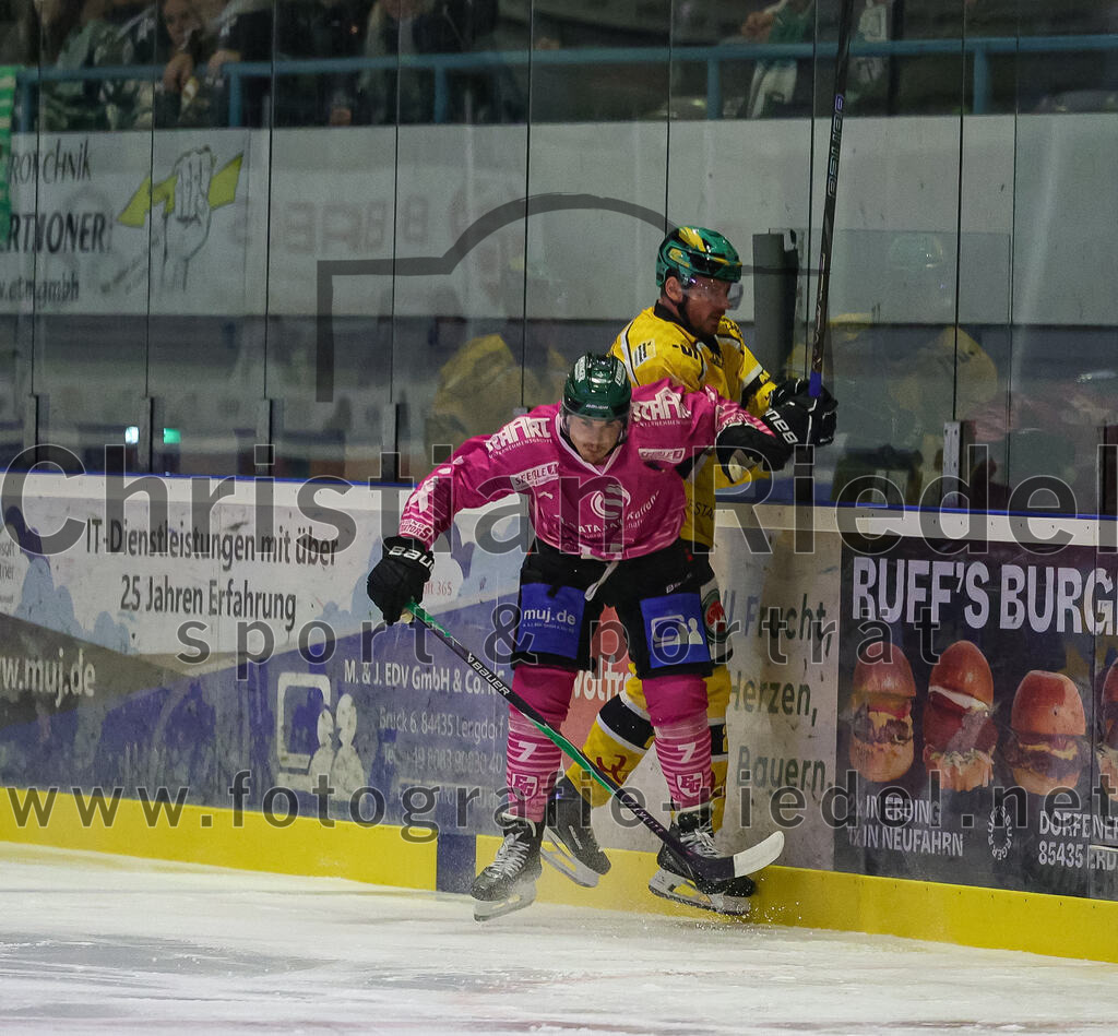 2025-10-28_030_TSV_Erding_gegen_Toelzer_Loewen | Erding, Deutschland, 28.10.2025:Eishockey, Oberliga Süd 2025 / 2026, 13. Spieltag, TSV Erding gegen Tölzer Löwen, Endergebnis: 2:5Louis Trattner (Erding Gladiators, #7)Foto: Christian Riedel / fotografie-riedel.net