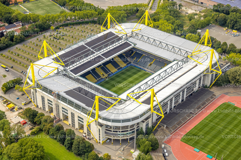 Dortmund250804324 | Luftbild, Signal Iduna Park Bundesligastadion BVB 09 Borussia Dortmund, auch Westfalenstadion, Fußballstadion mit Baumaßnahme Solarpanel auf dem Dach, Dortmund, Ruhrgebiet, Nordrhein-Westfalen, Deutschland
