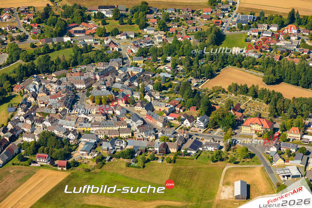 Luftaufnahme von Marktleuthen - Die Luftaufnahme wurde 2025 vom UL-Flugzeug heraus erstellt ( keine Drohne ) - Hochauflösende Luftaufnahme - für professionelle Ausdrucke geeignet. Die Geschenkidee !Mit Lizenz und Bildrechte bestellbar