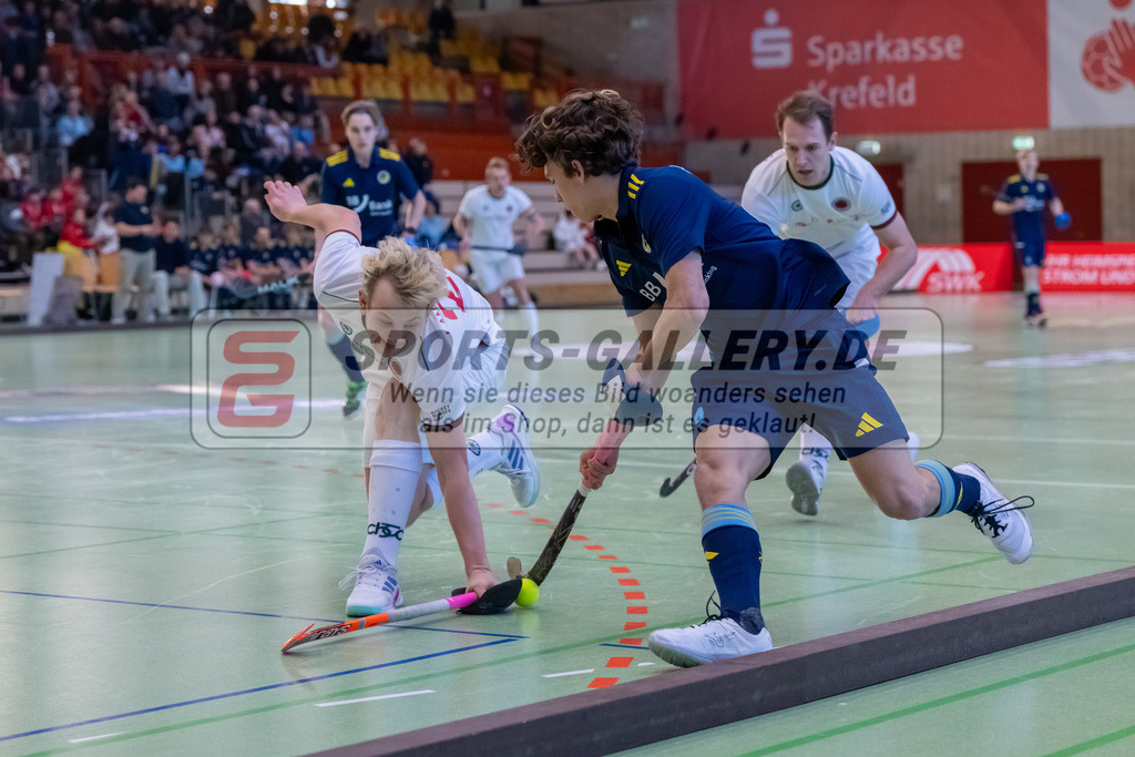 HK_20250118_101729 | 1/4 Finale 1. Bundesliga Halle Herren Crefelder HTC - Zehlendorfer Wespen am 18.1.2025 Halle Glockenspitz, Krefeld , LangHeinrich Finn ( Crefelder HTC #22 ) , Aaron Posdziech ( Zehlendorfer Wespen #44 )