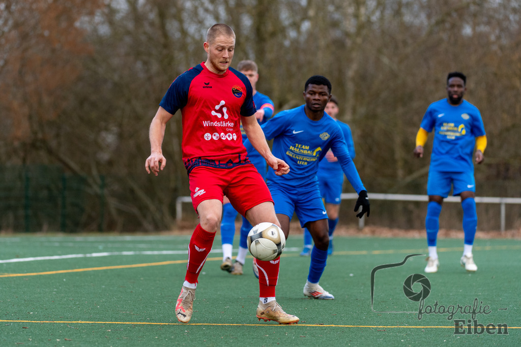 GVO Oldenburg-VFL Germania Leer | Herren Bezirks-Testspiel; GVO Oldenburg (rot)-VFL Germania Leer (blau) am 02.03.2025 in Oldenburger (Sportpark Osternburg); Photo: Philip Eiben 2025 - Realisiert mit Pictrs.com