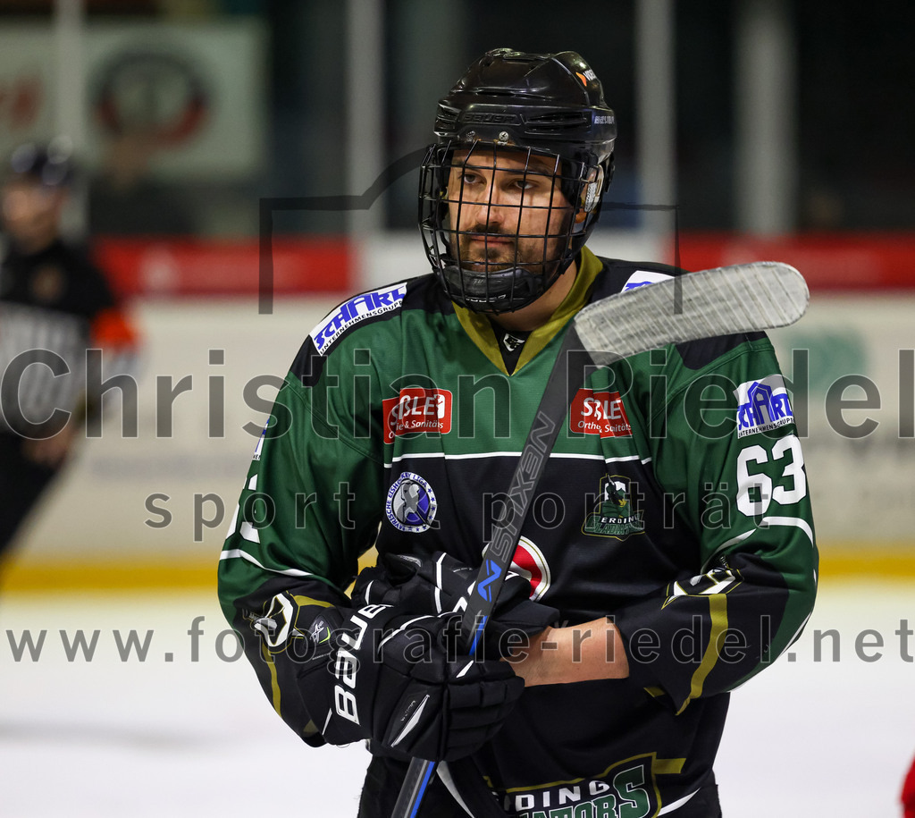 2023-03-07_133_TSV_Erding_gegen_ESC_Kempten | Erding, Deutschland, 07.03.2023:
Eishockey, Bayernliga Playoffs 2022 / 2023, Viertelfinale, TSV Erding gegen ESC Kempten, Endergebnis: 9:3

Tobias Cramer (Erding Gladiators, #63)

Foto: Christian Riedel / fotografie-riedel.net
