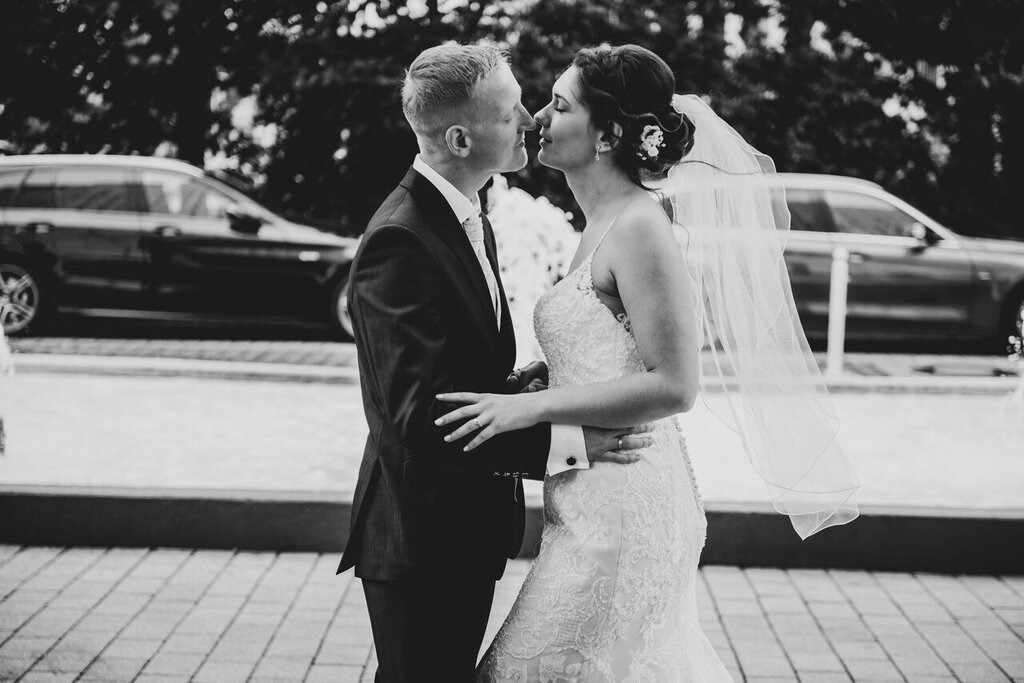 Hochzeit_Fotoshooting_008 | Mein Name ist Arkadius. Ich fotografiere Ihre Hochzeit in Frankfurt und im Umkreis von 200 km. Als Fotograf bin ich noch bekannt im Bereich Business- und Modefotografie.