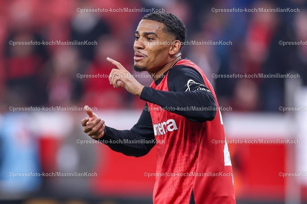 B0428032501086 | 28.03.2025, Fußball, Bayer 04 Leverkusen - VfL Bochum, 1. Fußball Bundesliga, 27. Spieltag, BayArena, Saison 2024 2025: Torjubel nach dem Tor zum 3:1 Sieg durch Torschütze Amine Adli (Bayer04 Leverkusen #21) DFB regulations prohibit any use of photographs as image sequences and or quasi-video.