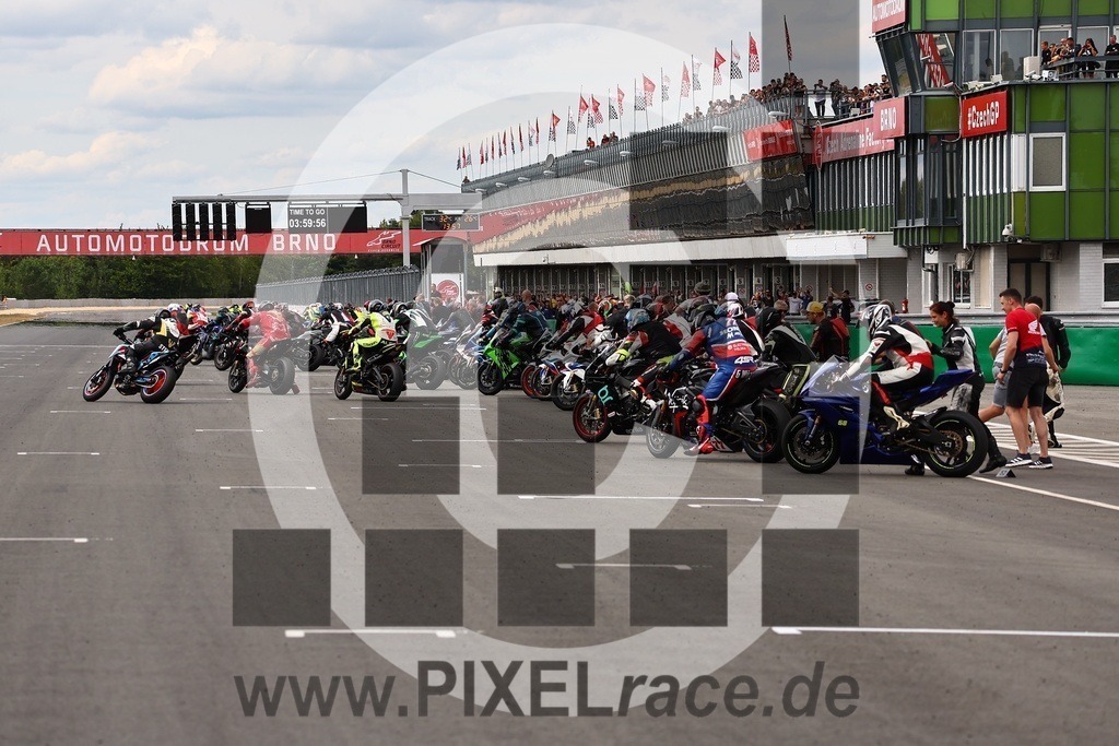 startendurance-20250830_07313 | Schöne Erinnerungen an spannende Momente - das festzuhalten ist unser Job. PIXELrace.de ist seit 2003 auf den Rennstrecken Europas unterwegs um die Action draußen beim Fahren und die wunderbare Stimmung imm Fahrerlager für euch einzufangen.