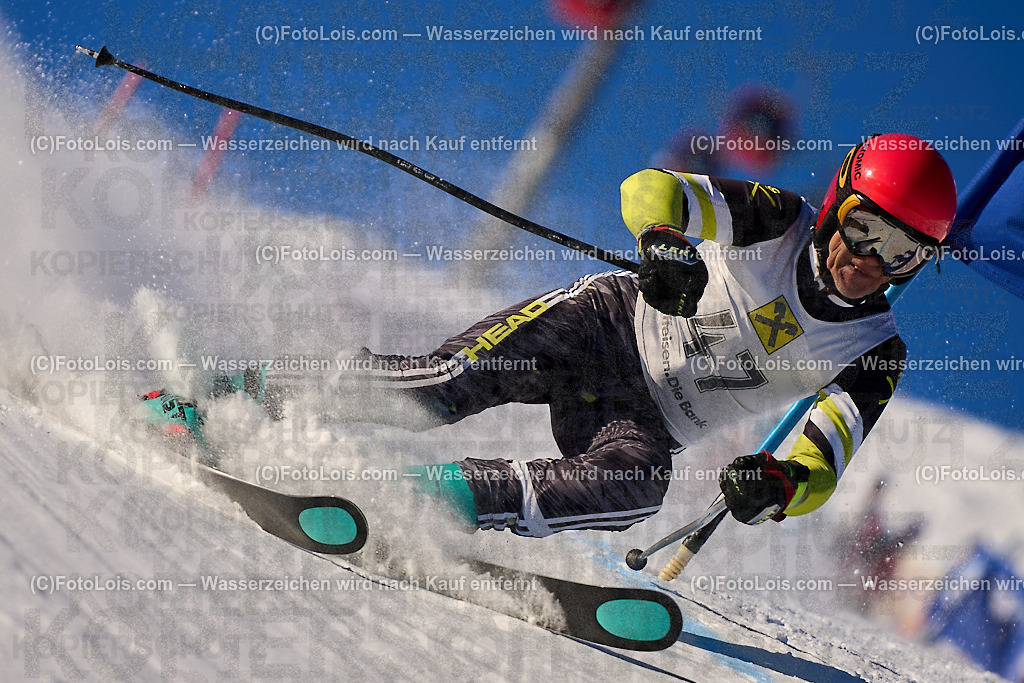 ALP2727_MASTERS-Cup_GS-B Herrn_Navesnik Jiri | (C)FotoLois.com, Alois Spandl. FIS Masters-Cup Wildschönau, Giant Slalom auf der Piste Schatzberg GS, Siegerehrung auf dem Dorfplatz Niederau, Sa 13. Januar 2024.
