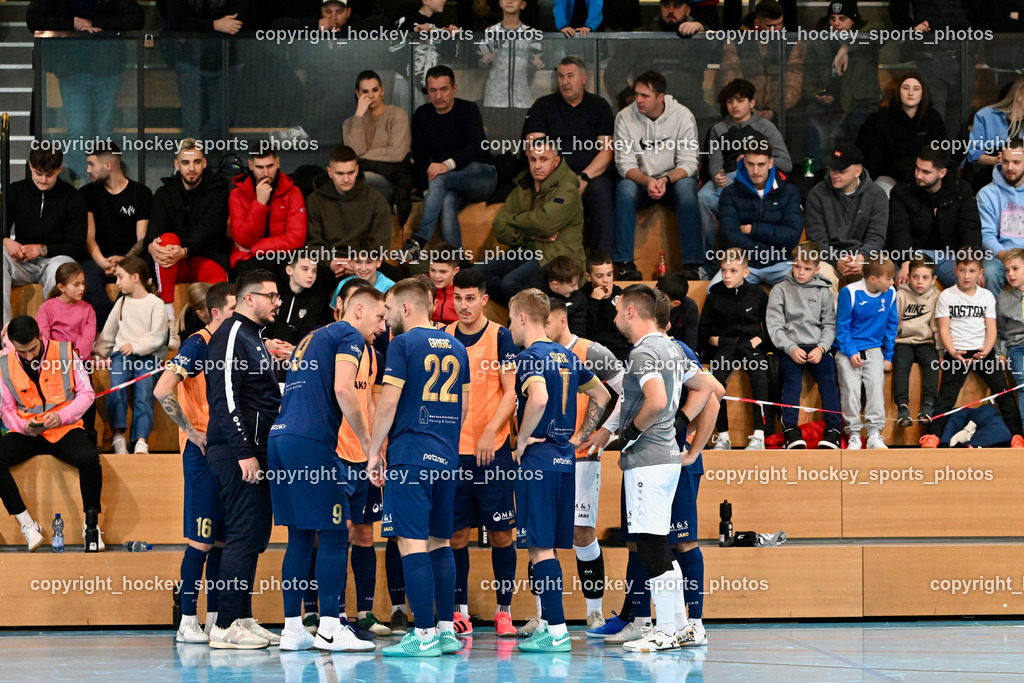 Carinthia Flamengo Futsal Club vs. Futsal Klagenfurt | Spielerbank Futsal Klagenfurt, Besucher Ballspielhalle Viktring, Carinthia Flamengo Futsal Club vs. Futsal Klagenfurt, Carinthia Flamengo Futsal Club vs. Futsal Klagenfurt am 01.12.2024 in Klagenfurt (Ballspielhalle Viktring), Austria, (Photo by Bernd Stefan)