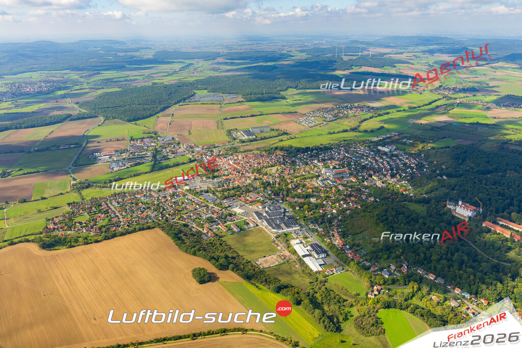 Luftaufnahme der Stadt Scheinfeld - Die Luftaufnahme wurde 2025 vom UL-Flugzeug heraus erstellt ( keine Drohne ) - Hochauflösende Luftaufnahme - für professionelle Ausdrucke geeignet. Die Geschenkidee !Mit Lizenz und Bildrechte bestellbar