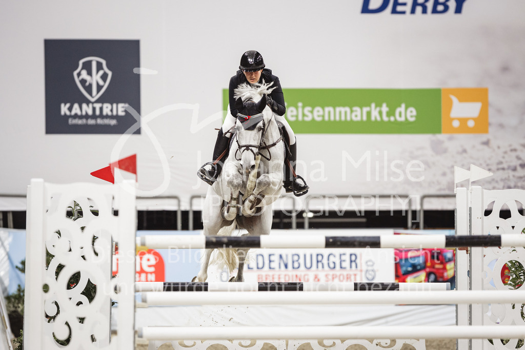 231028_Oldenburg_S1-Spr_Amateure-213 | Deine schönsten Turniermomente als professionelle Fotos! Entdecke hochwertige Pferdesport-Fotografie im Online-Shop. Jetzt Fotos finden & bestellen!