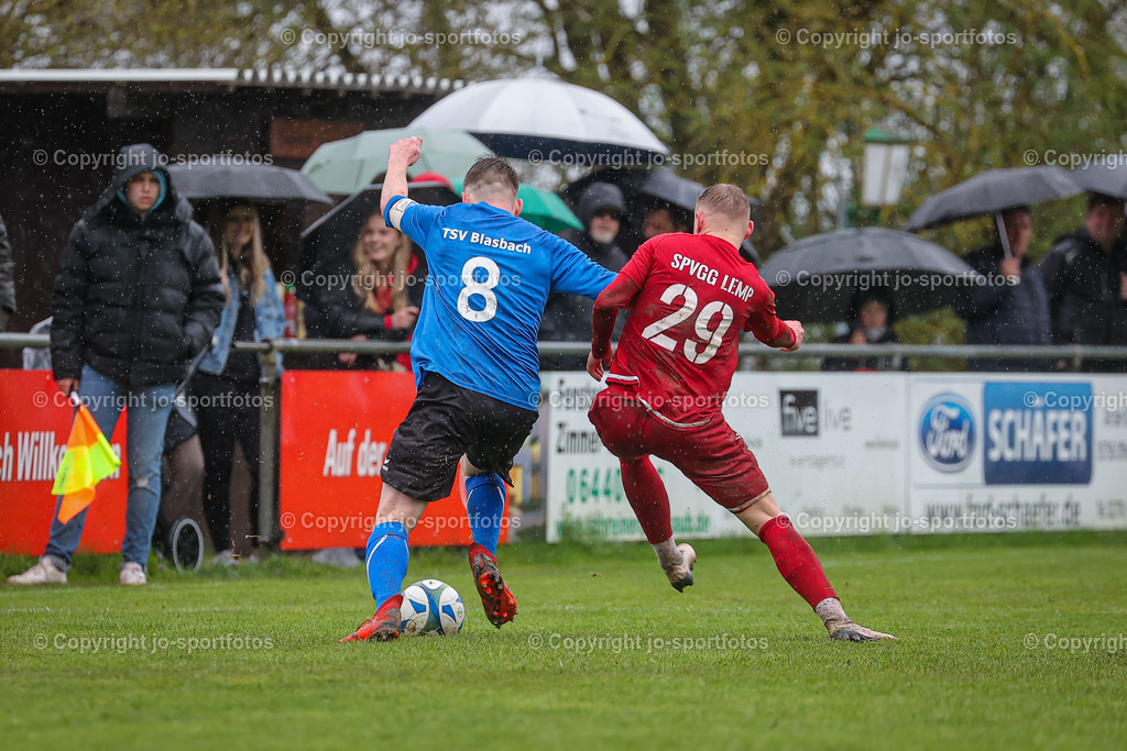 BQ3I5427 | 15.04.2023; kreisliga A Wetzlar; Rasenplatz Niederlemp; SpVgg Lemp - TSV Blasbach; Ergebnis: 0:1 (0:0)