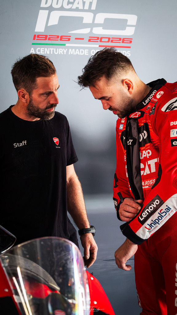 Ducati Trackday Hockenheimring 2026 | Entdecken Sie die faszinierende Welt von Alexander Tschuncky Arts: Kreative Fotografie, atemberaubende Automobilkunst und hochwertiger Bilderdruck. Lassen Sie sich inspirieren! - Realisiert mit Pictrs.com