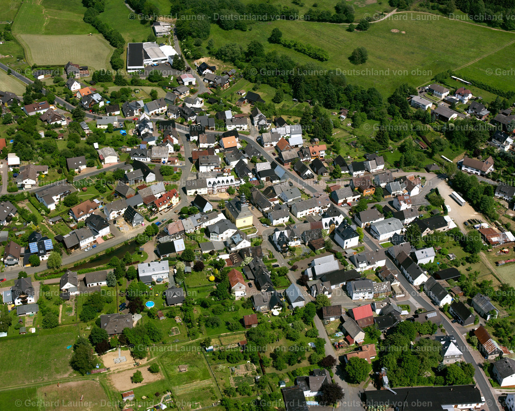 2611103 | OBERROßBACH 09.06.2006 Stadtansicht des Innenstadtbereiches  in Oberroßbach im Bundesland Hessen, Deutschland // City view on down town  in Oberroßbach in the state Hesse, Germany Foto: Gerhard Launer