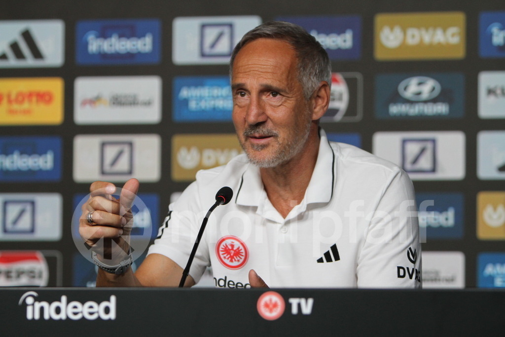 Adi_Hütter_Eintracht Frankfurt_Trainer | Adi_Hütter_Eintracht Frankfurt_Trainer - Realisiert mit Pictrs.com