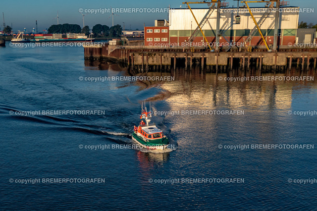 DJI_0143 | 30.09.2022 Drohnenaufnahmen Dt. Schifffahrtstag 2022 Bremen Wendebecken / Weser