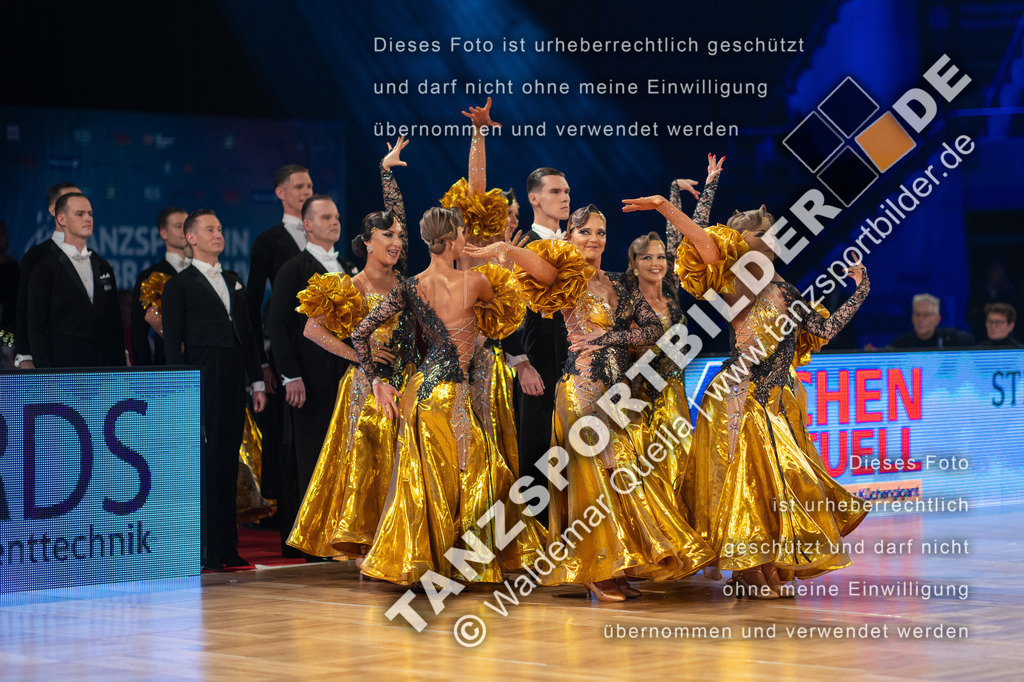 20251206-00942 | Hier finden Sie Tanz Bilder vom Latein und Standard Formationen tanzen. Sportbilder vom Tanzsport. Schöne Fotos und von Weltmeisterschaft, Europameisterschaft, Bundesliga, Regionalliga, Oberliga und Landesliga sowie von GOC Stuttgart, DanceComp, WM Bremen