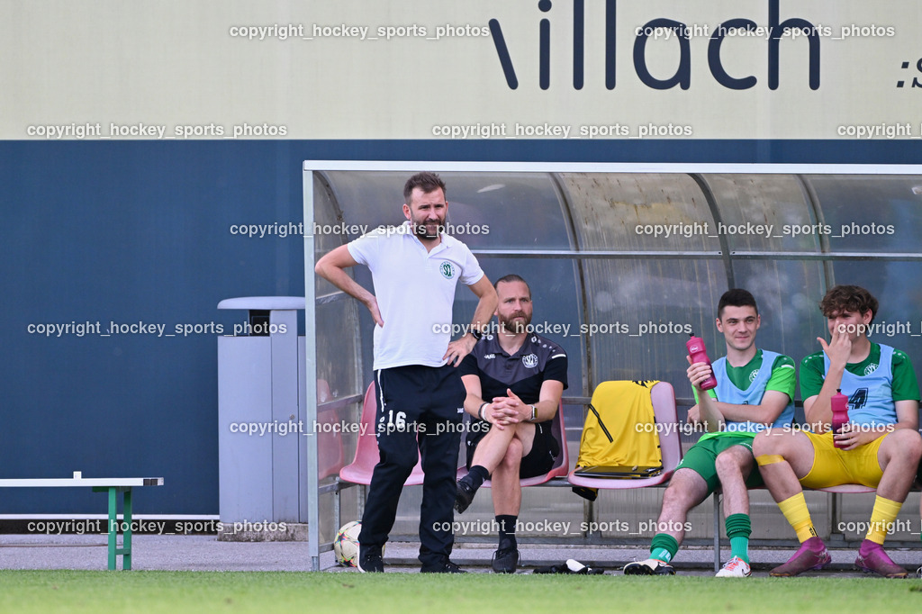 SC Landskron vs. Thal Assling  | Spielerbank SC Landskron Headcoach SC Landskron Stefan Stresch, SC Landskron vs. Thal Assling , SC Landskron vs. Thal Assling  am 09.08.2024 in Villach (Sportanlage Landskron), Austria, (Photo by Bernd Stefan)