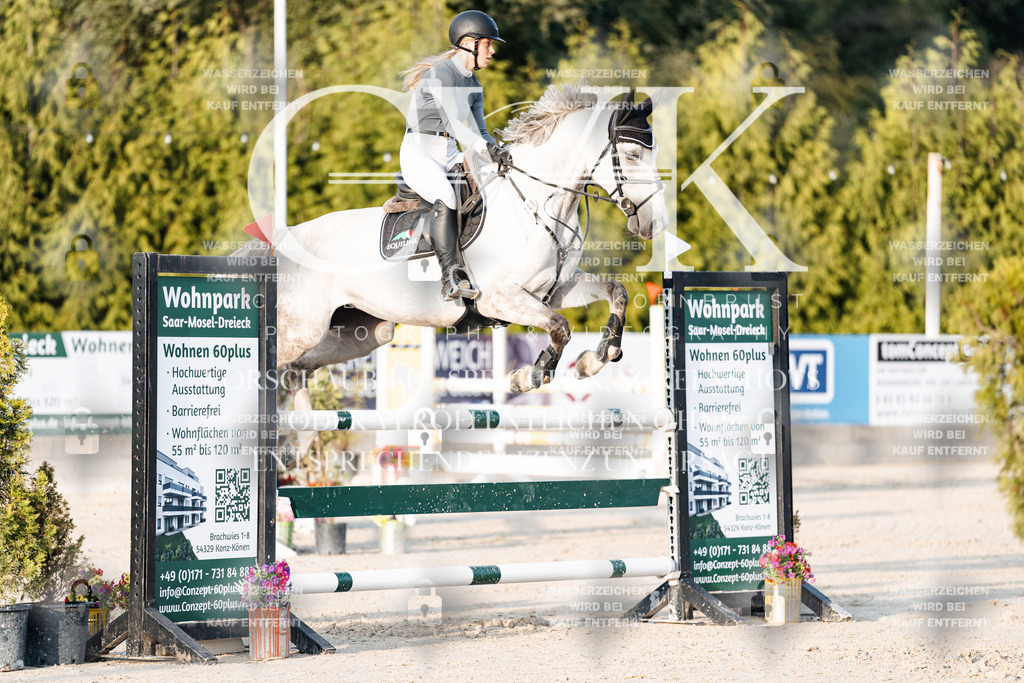 CK900918 | Turnierfotografie Pferdefotografie Trier Rheinland-Pfalz Pferdesport Reitsport Tierfotografie Sportfotografie Pferdevideo Pferdevideografie Equestrianvideography equestrianphotography  - Realisiert mit Pictrs.com