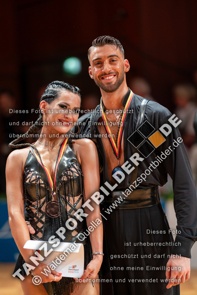 20230812-14089 | Hier finden Sie Tanz Bilder vom Latein und Standard Formationen tanzen. Sportbilder vom Tanzsport. Schöne Fotos und von Weltmeisterschaft, Europameisterschaft, Bundesliga, Regionalliga, Oberliga und Landesliga sowie von GOC Stuttgart, DanceComp, WM Bremen