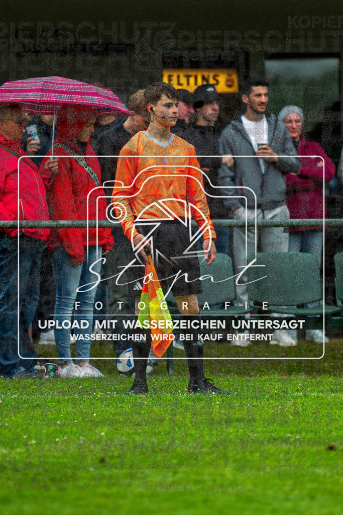 Final Kreispokal HK - Germania Walsrode vs. TSV Wietzendorf | Phil-Justin Riehs (Schiedsrichterassistent); Finale Kreispokal HK - Germania Walsrode vs. TSV Wietzendorf am 07.06.2026 in Sportplatz Alter Schulweg, Schülern - Realisiert mit Pictrs.com