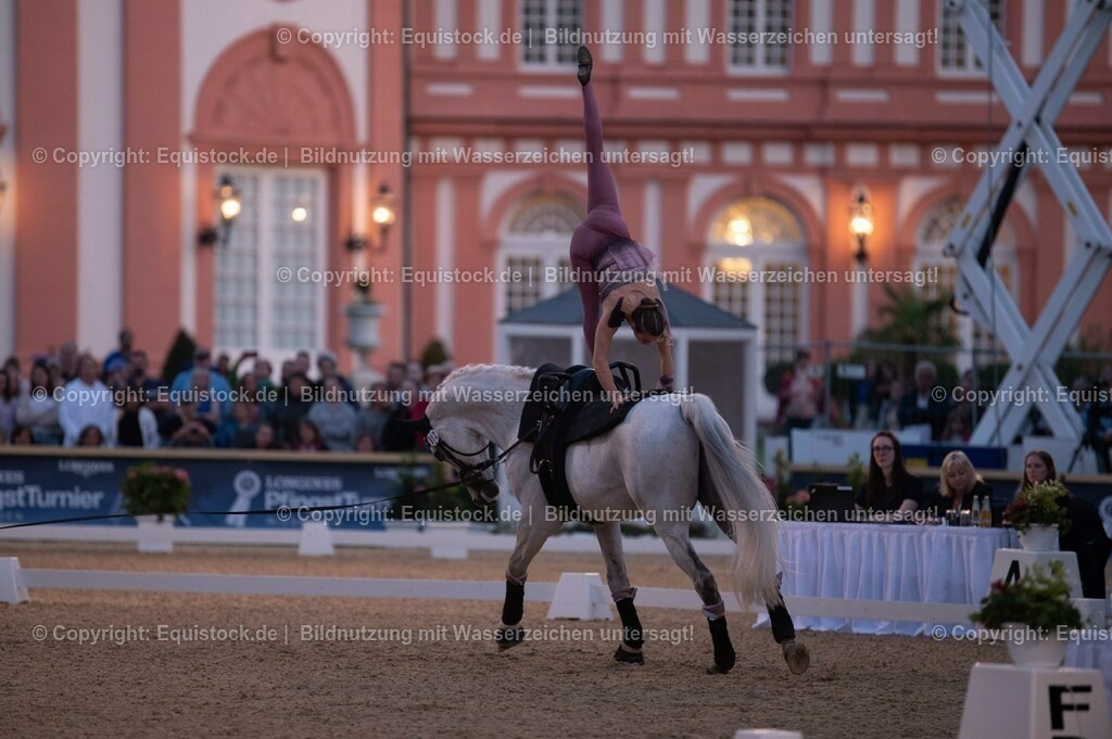 20230527_Voltigieren_NASPA_Flutlicht_0353 | equistock