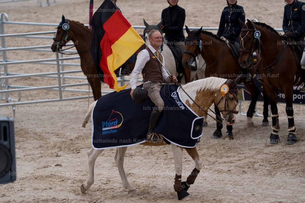 WE_sonntag_Stoib_Siegerehrung_PI2025_3461 | Pferd International München 2025