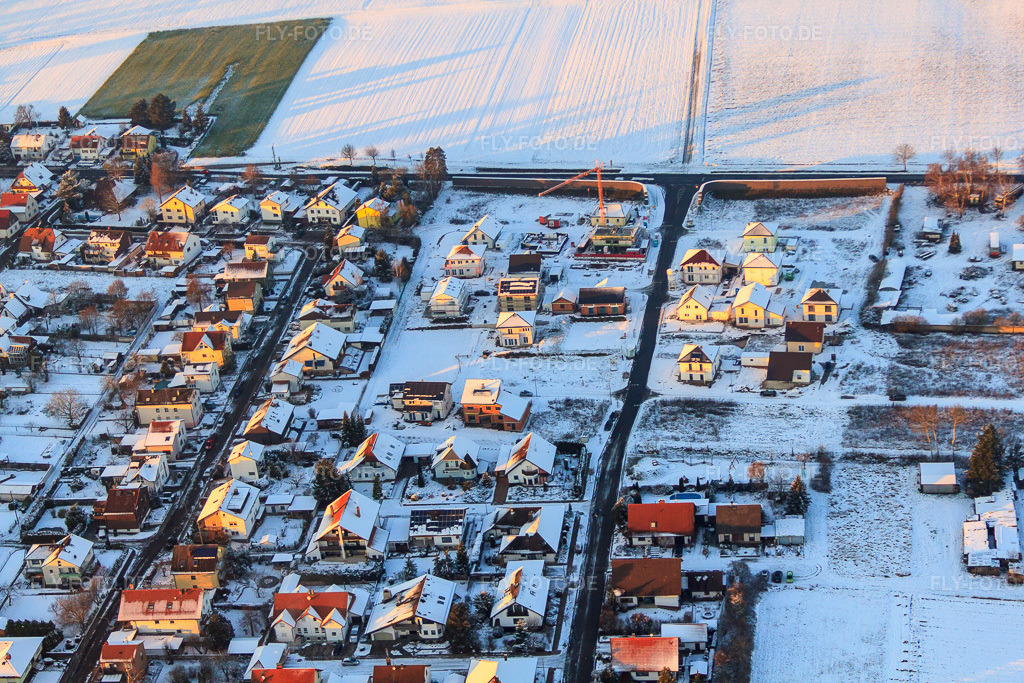 Luftbild: Neubaugebiet Im Holderbusch im Winter bei Schnee in Minfeld im Bundesland Rheinland-Pfalz in Deutschland. Foto: IMG_54781.jpg vom 08.12.2012 durch Werner Riehm/FLY-FOTO.de