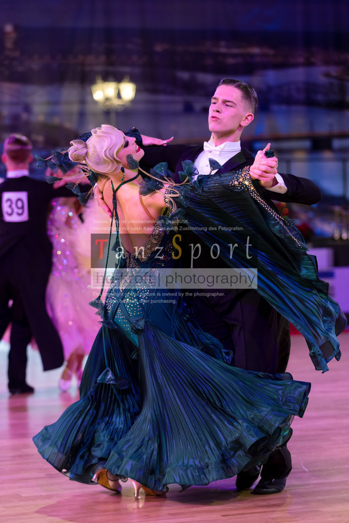 20241215_WDSF_Open_Youth_Std-Riga-9708 | Tanzsportbilder, Standardtanz, Lateintanz, WDSF, DTV, LTVB, dancecomp, goc, hessen tanzt, blaues band der spree, walzer, tango, wiener walzer, slowfox, quickstepp, samba, rumba, cha-cha-cha, paso doble. jive, hd-kroft photography, turniertanzsport