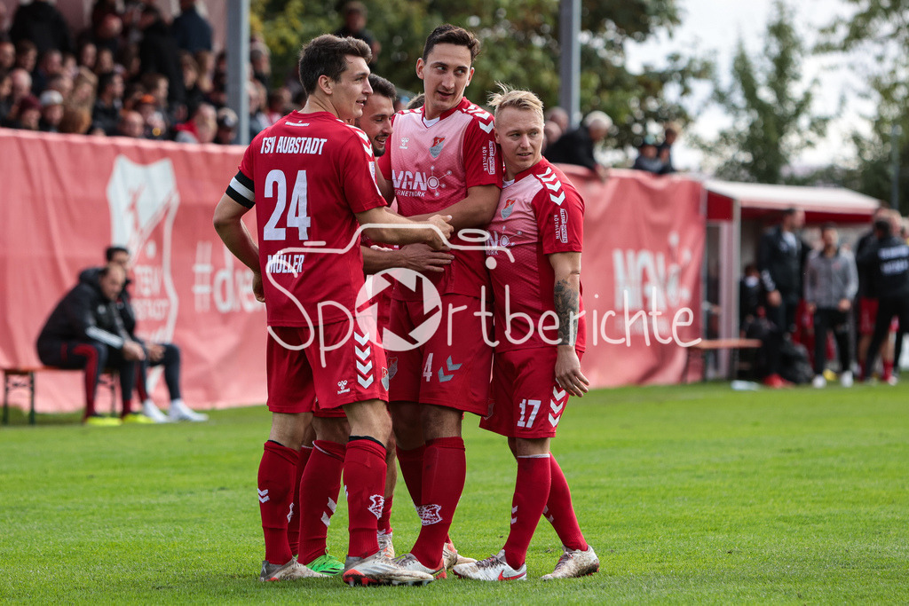 TSV Aubstadt - FC Bayern Amateure | Jubel der Hausherren nach dem Treffer zum 2-0 durch Timo Pitter (TSV #10)