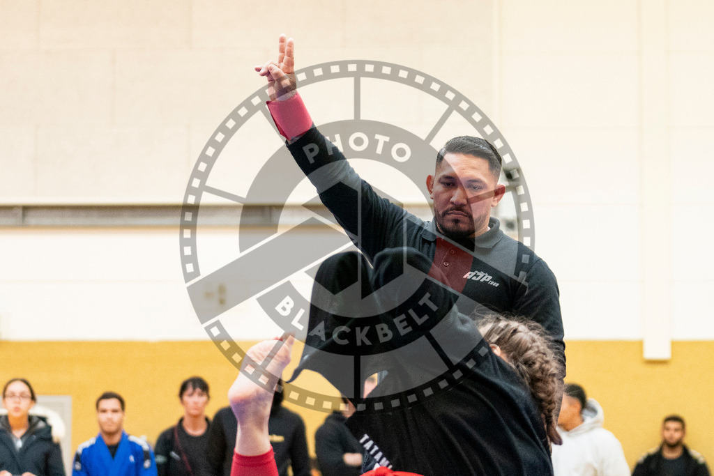 20231118PBB12154 | Fighters compete during the AJP Tour 600 Frankfurt Championship in Frankfurt/Main, Germany, on November 18, 2023.