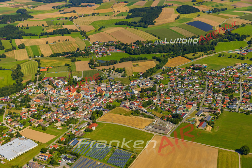 Luftaufnahme von Moosbach - Die Luftaufnahme wurde 2025 vom UL-Flugzeug heraus erstellt ( keine Drohne ) - Hochauflösende Luftaufnahme - für professionelle Ausdrucke geeignet. Die Geschenkidee !Mit Lizenz und Bildrechte bestellbar