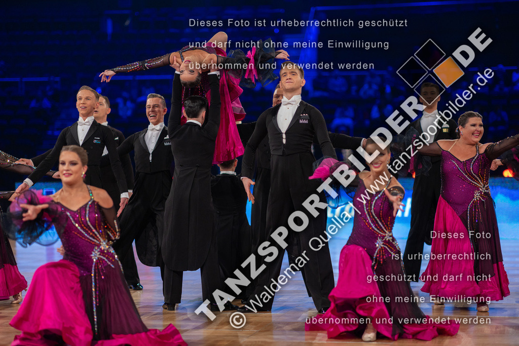 20251206-01474 | Hier finden Sie Tanz Bilder vom Latein und Standard Formationen tanzen. Sportbilder vom Tanzsport. Schöne Fotos und von Weltmeisterschaft, Europameisterschaft, Bundesliga, Regionalliga, Oberliga und Landesliga sowie von GOC Stuttgart, DanceComp, WM Bremen