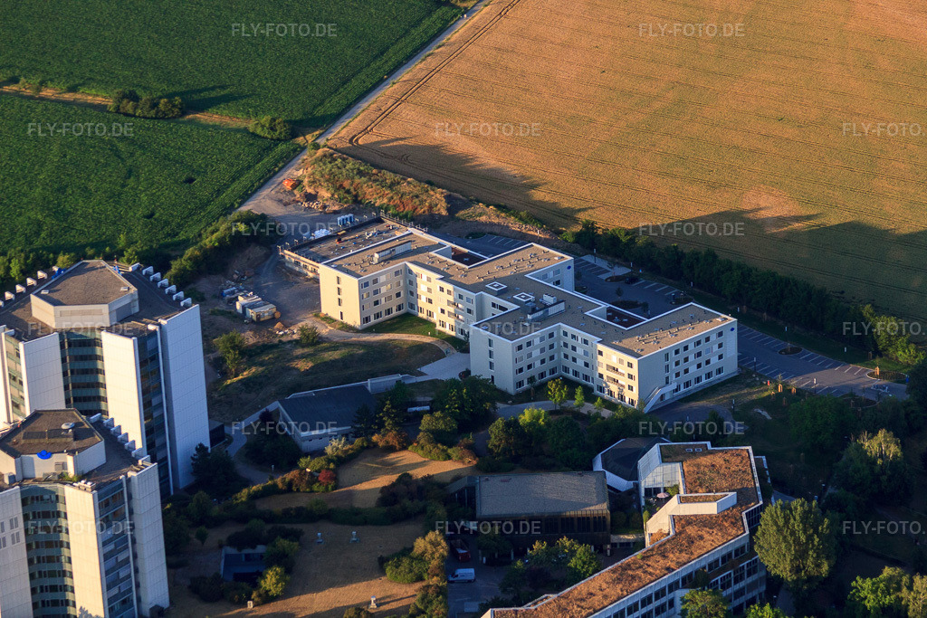 Luftbild: BG Klinik Ludwigshafen von Süden bei Sonnenaufgang im Ortsteil Oggersheim in Ludwigshafen im Bundesland Rheinland-Pfalz in Deutschland. Foto: IMG_69496.jpg vom 04.07.2014 durch Werner Riehm/FLY-FOTO.deAuflösung des Originals: 4752 x 3168 pxLinkedin