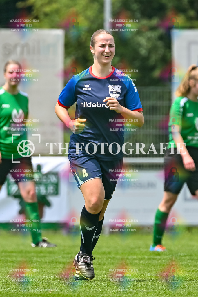 GER, FC Hauingen - SV Waldhaus, Frauen-Fussball, Rothaus Bezirkpokal, Finale, Saison 2024/2025, 29.05.2025 | Lea Daum (FC Hauingen, #04)GER, FC Hauingen - SV Waldhaus, Frauen-Fussball, Rothaus Bezirkpokal, Finale, Saison 2024/2025, 29.05.2025Foto: TH Fotografie/Thomas Hess
