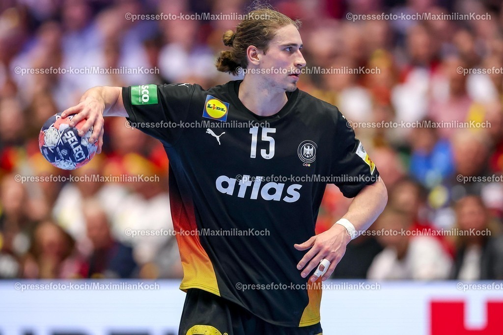 EHF19012602181 | 19.01.2026, Handball, Men's EHF EURO 2026, Deutschland - Spanien, Jyske Bank Boxen in Herning, Dänemark, Preliminary Round:  Juri Knorr (Germany #15) 