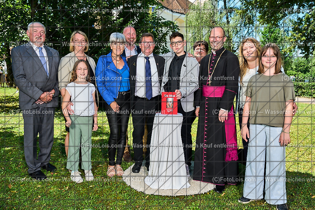 ALP1355_PfarrFirmung Wieselburg_Firmling-PateIn_Familie | (C)FotoLois.com, Alois Spandl, Firmung in der Pfarrkirche Wieselburg mit Generalvikar Dr. Christoph Weiss, Dechant Pfarrer Daniel Kostrzycki und Monignore Franz Dammerer, Sa 15. Juni 2024.