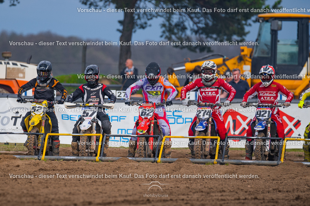 04_13_Bensdorf_MX1-3849 | Sportfotografin aus Berlin-Brandenburg mit Fokus auf Motocross. Ich halte deine sportliche Leistung und echte Emotionen auf und neben der Strecke professionell fest. Entdecke die Fotos von deinem Rennen und bestelle sie direkt hier im Shop.